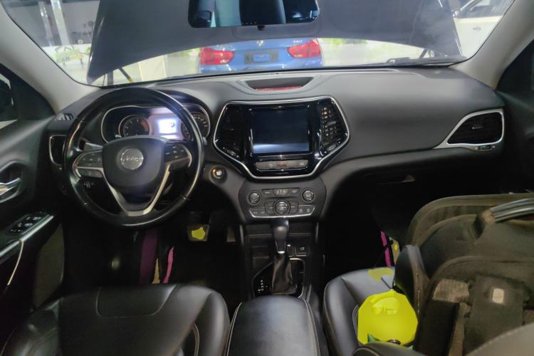 Used  Cherokee 2020 2.0T Two-Wheel Drive Leading Edition
