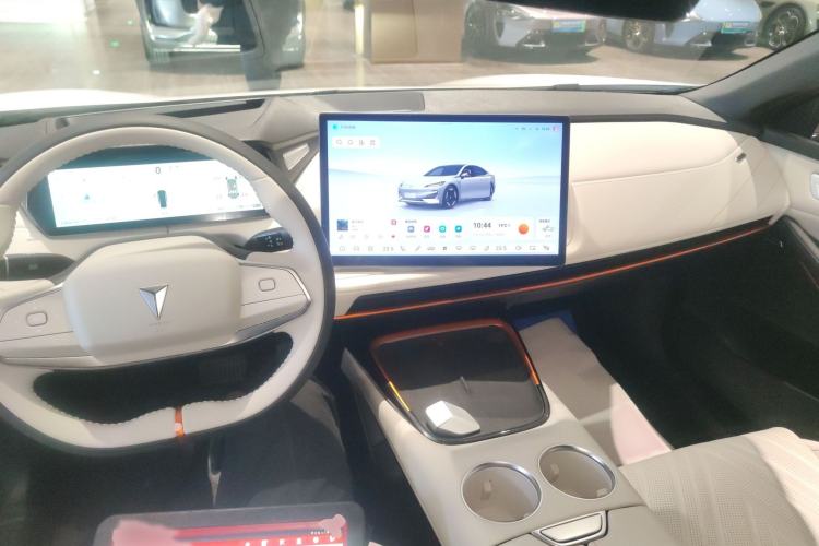 Used  SL03 2023 200Max Range-Extended Version
