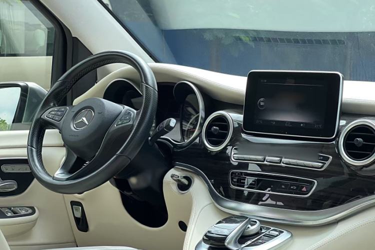 Used Mercedes-Benz V-Class 2017 V 260 Avantgarde Edition
