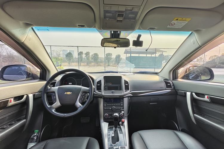 Used Chevrolet Captiva 2015 2.4L 4x4 Flagship Edition 7-Seater
