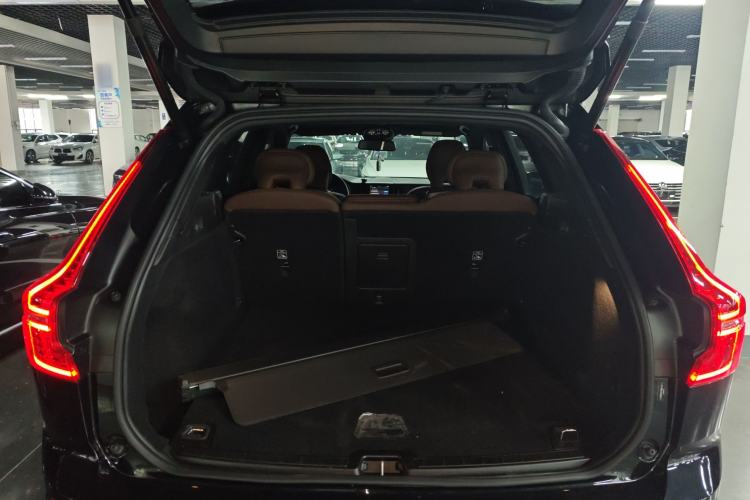 Used Volvo XC60 2025 B5 4x4 Smart Luxury Edition
