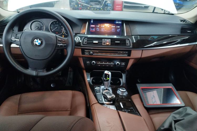 Used BMW 5 Series 2014 525Li Leading Model
