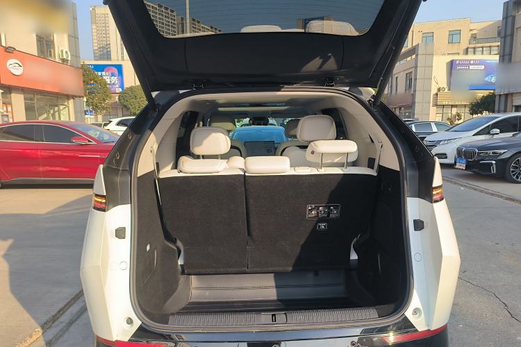 Used XPeng X9 2024 702 Ultra-Long Range Max
