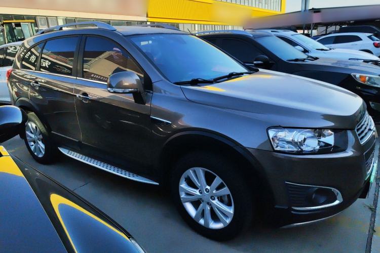 Used Chevrolet Captiva 2015 2.4L 4x4 Flagship Edition 7-Seater
