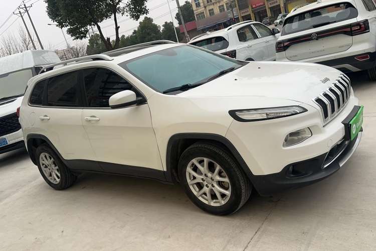 Used  Cherokee 2017 2.0L Superior Edition
