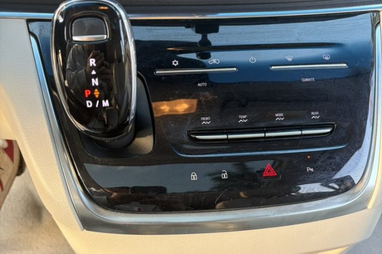 Used Buick GL8 2022 Land Business Class 652T Luxury Model
