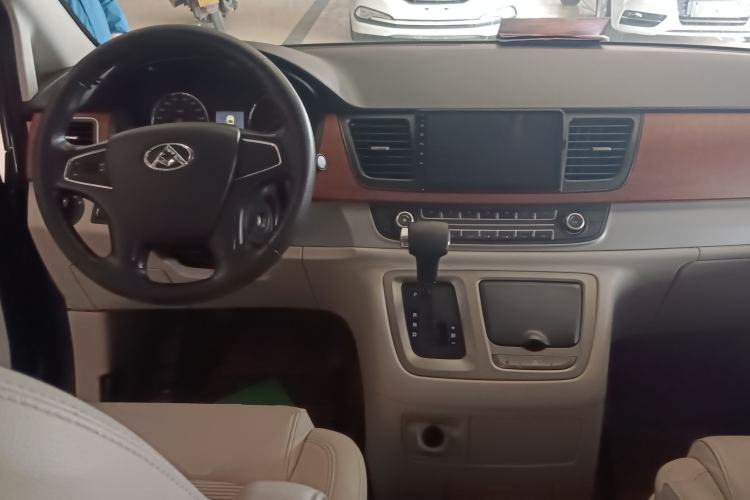 Used SAIC MAXUS G10 2016 1.9T Automatic Elite Edition Diesel China V Emission Standard
