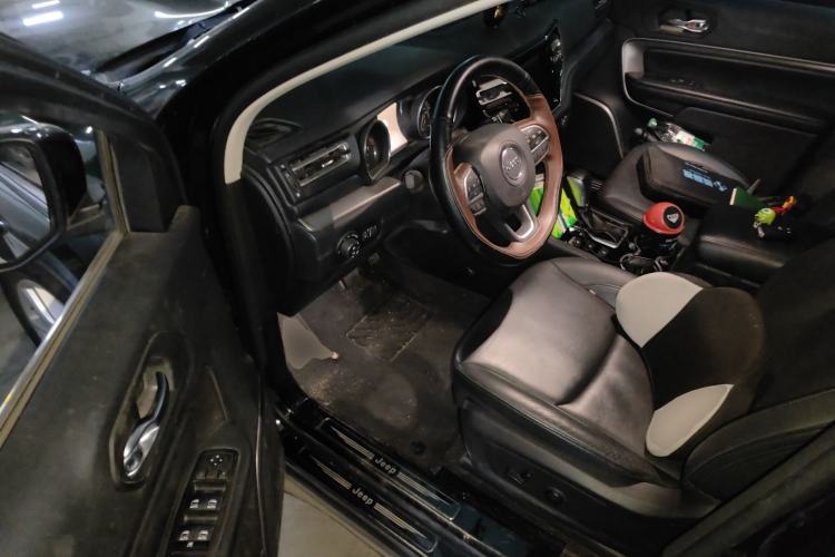 Used  Commander 2018 2.0T Two-Wheel Drive Enjoyment Version China VI Emission Standard