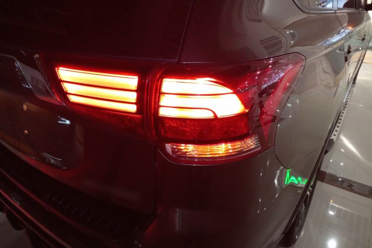 Used Mitsubishi Outlander 2018 2.0L Two-Wheel-Drive Jiale Edition 7-Seater