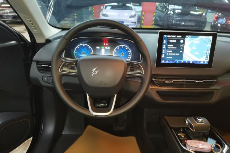 Used Hongqi E-QM5 2022 431 km Charge & Enjoy Edition
