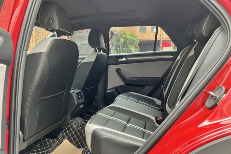 Used Volkswagen T-ROC 2023 300TSI DSG Two-Wheel-Drive Chen Guang Edition
