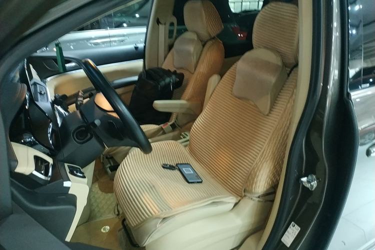 Used Buick GL8 2023 Facelifted Land Cruiser Executive Luxury Version
