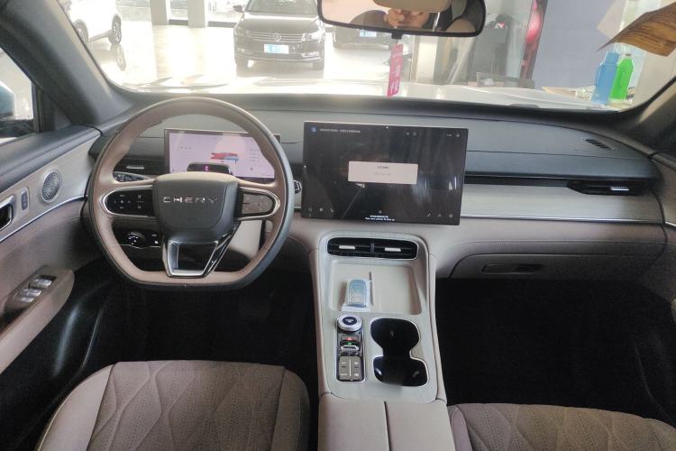 Used Chery Tiggo 8 PLUS C-DM 2025 1.5T 116 km Prestige Version 5 Seats
