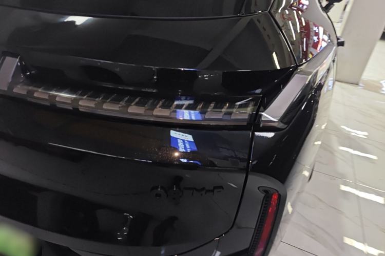 Used Lynk & Co 08 EM-P 2025 120km Long-Range Halo
