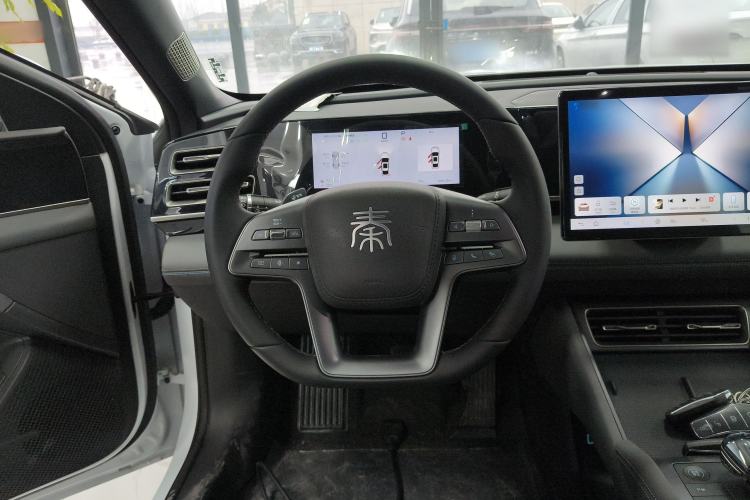 Used BYD Qin L 2025 DM-i Smart Drive 120KM Leading Model
