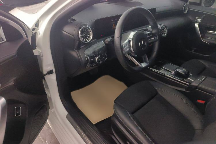 Used Mercedes-Benz A-Class 2022 Revised Version A 200 L Sport Sedan Fashionable Style
