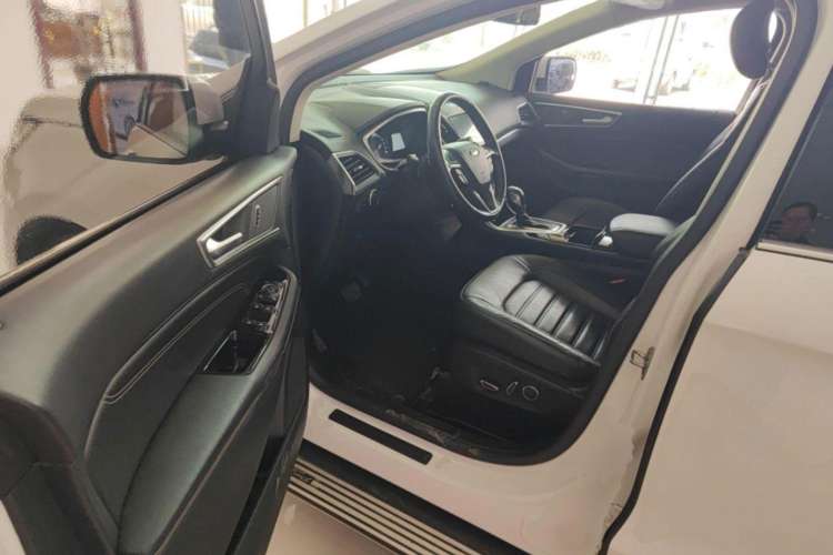 Used Ford Edge 2016 EcoBoost 245 Two-Wheel-Drive Titanium 7-Seater
