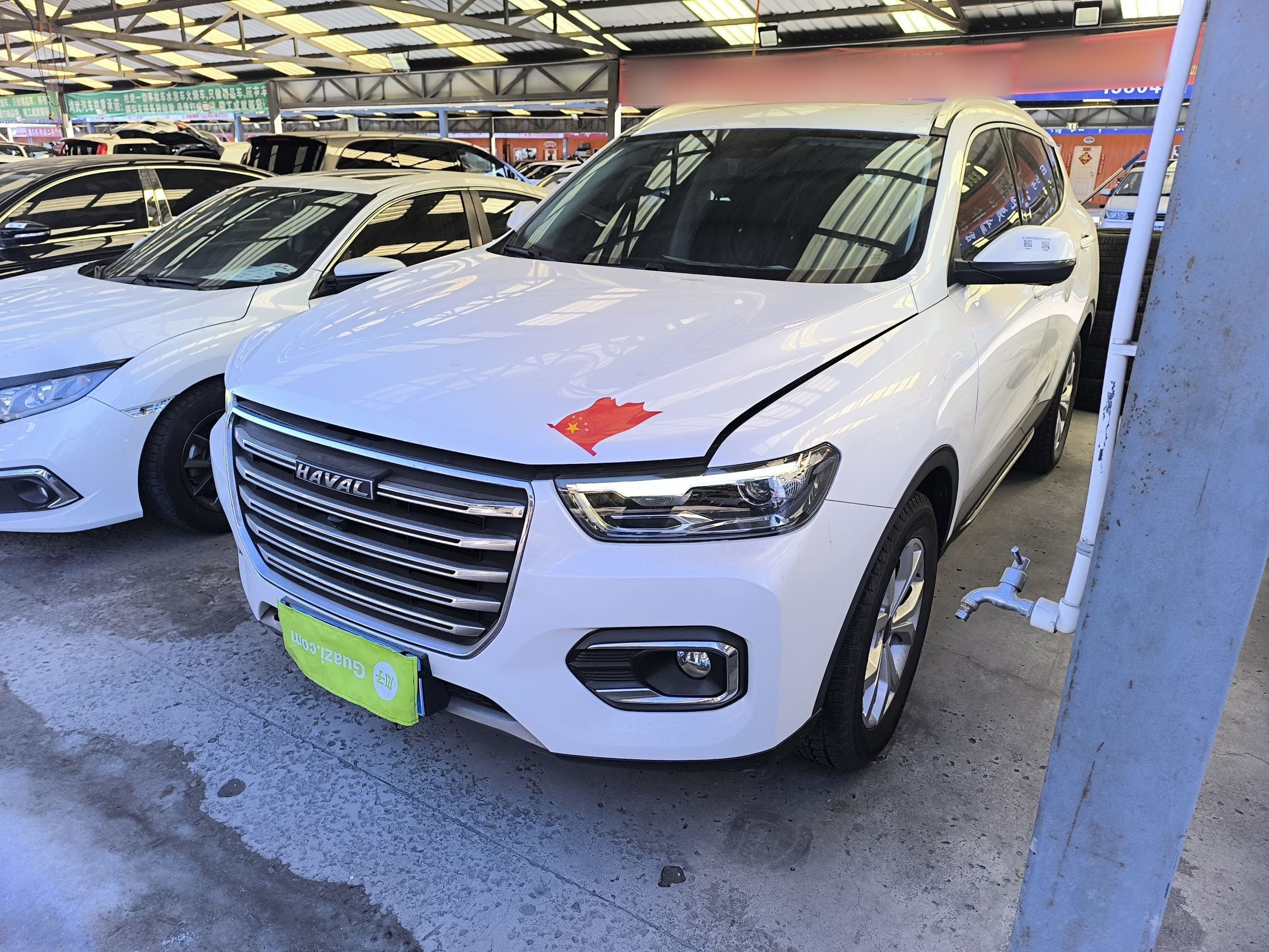 Под передней частью автомобиля