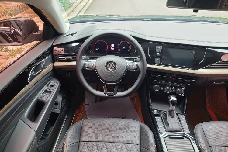 Used Volkswagen Passat 2019 330TSI Luxury Edition China VI Standard
