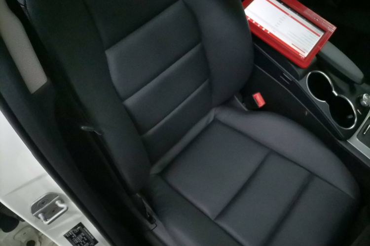 Used Mercedes-Benz GLK-Class 2013 GLK 300 4MATIC Dynamic Sunroof Model
