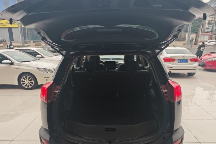 Used Toyota RAV4 2015 2.0L CVT Two-Wheel Drive Fashion Edition