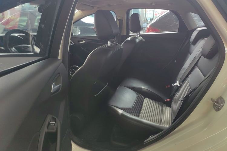 Used Ford Focus 2017 Sedan EcoBoost 125 Manual – Ultra-Style Edition with SmartDrive Features
