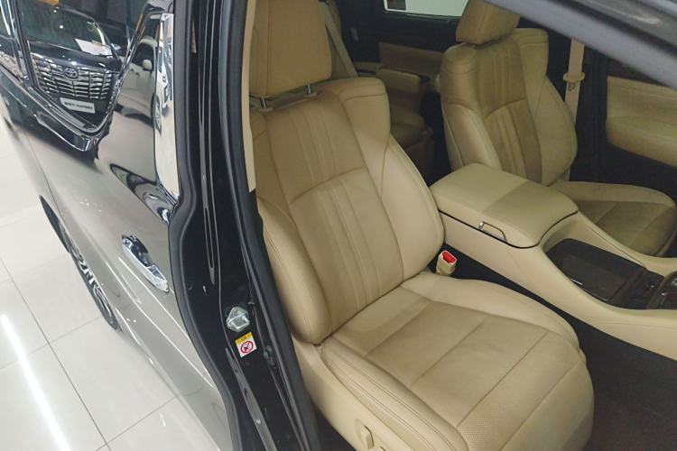 Used Toyota Alphard 2018 Revised Version 3.5L Premium Edition
