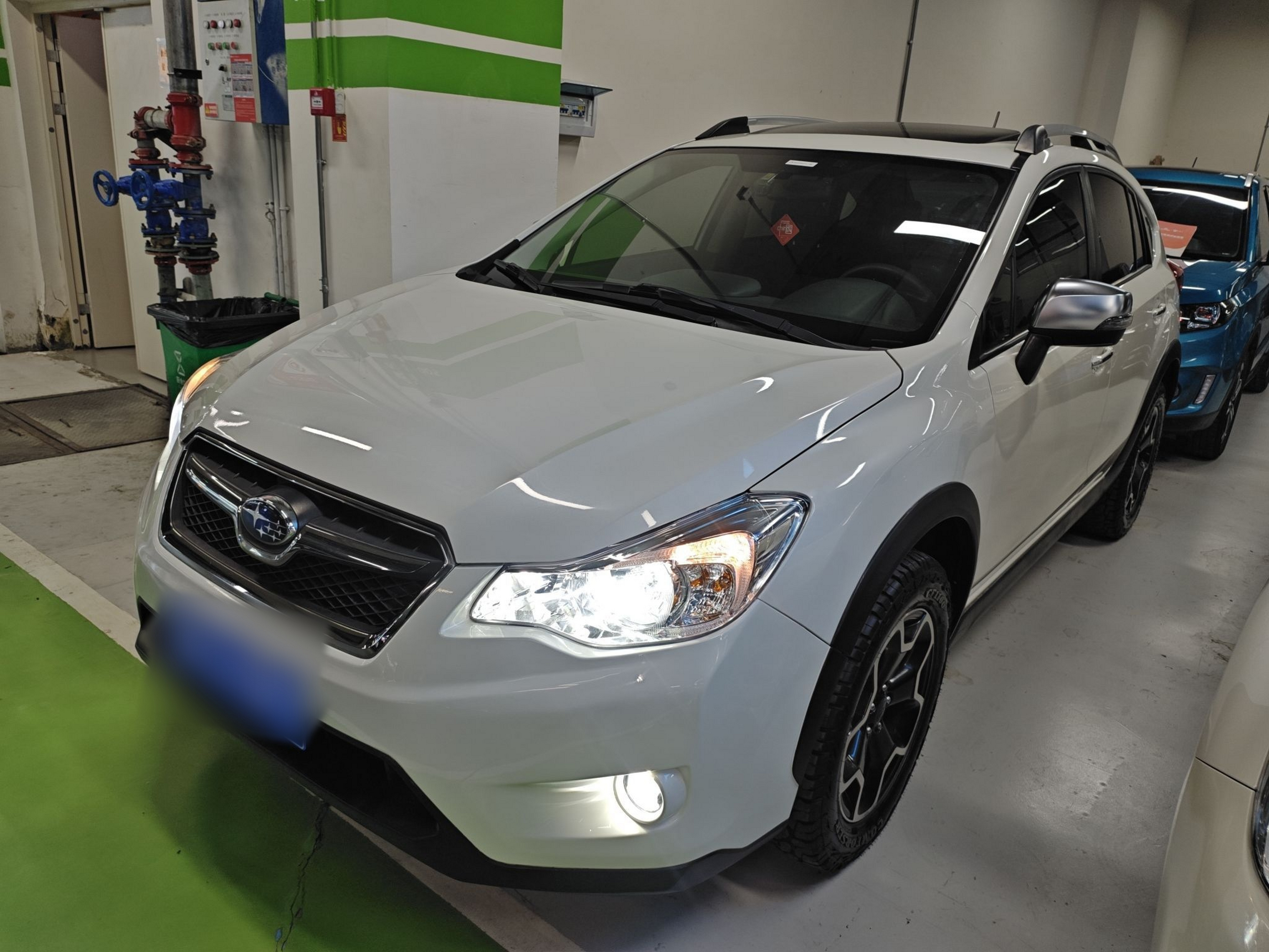 تحت مقدمة السيارة