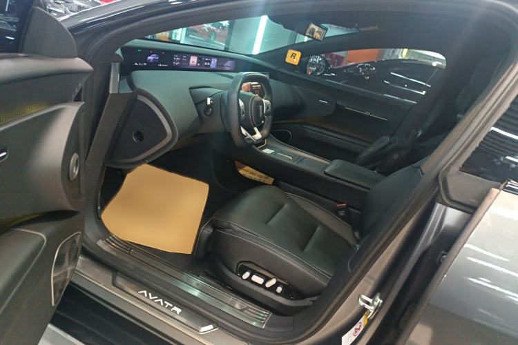 Used  12 2023 700 Three-Laser Rear-Wheel Drive Luxury Edition
