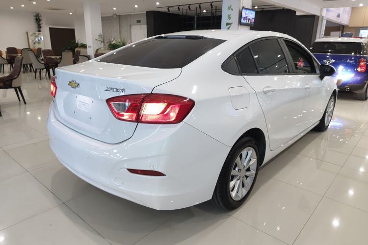 Used Chevrolet Cruze 2018 320 Automatic Pioneer Sunroof Edition
