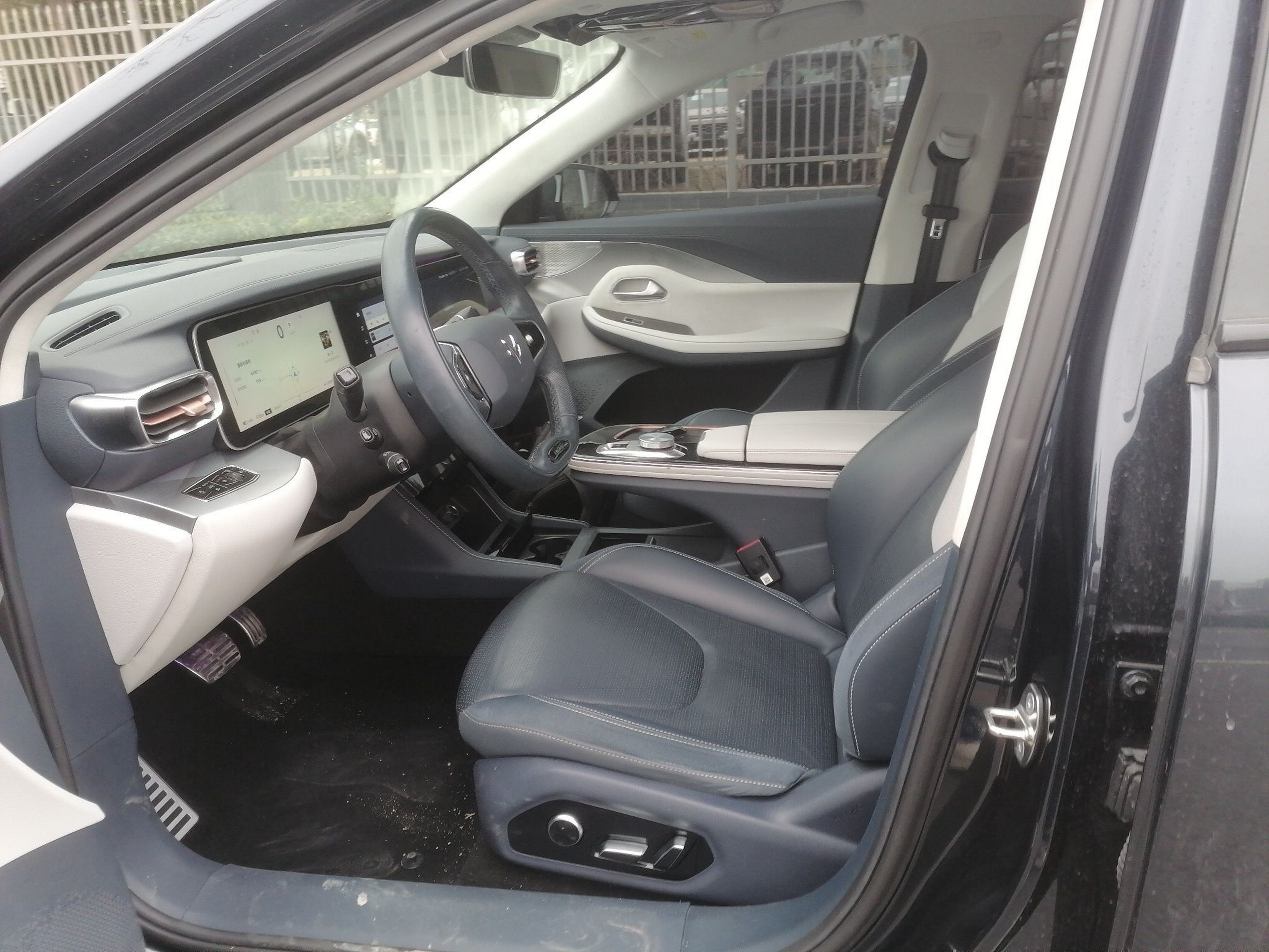 Переднее сиденье в автомобиле