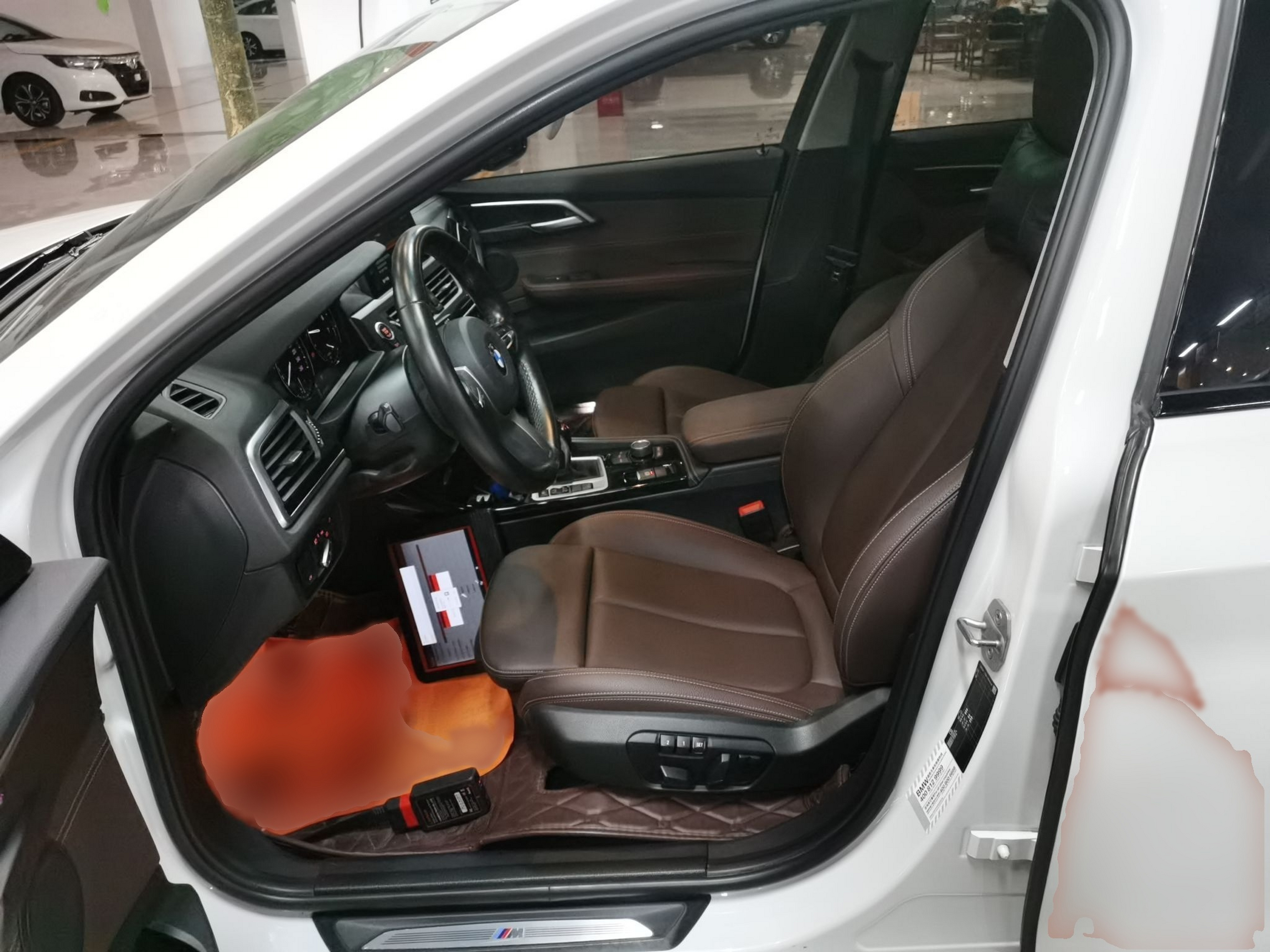 المقاعد الأمامية داخل السيارة