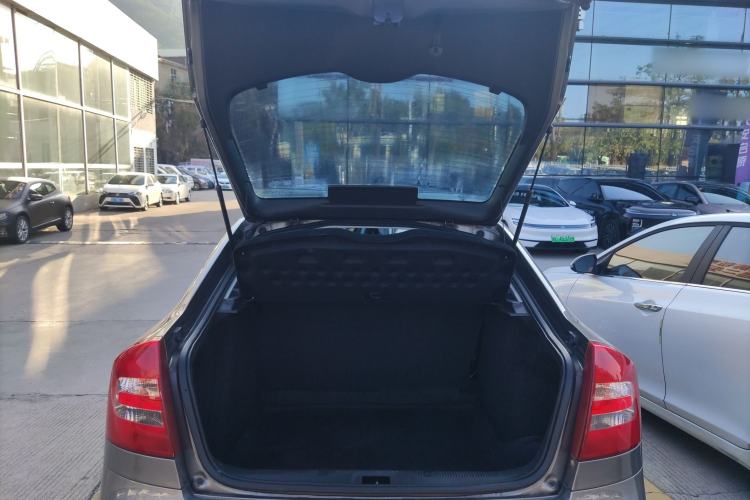 Used Skoda Octavia 2015 Classic Model 1.6L Automatic Elegance Edition
