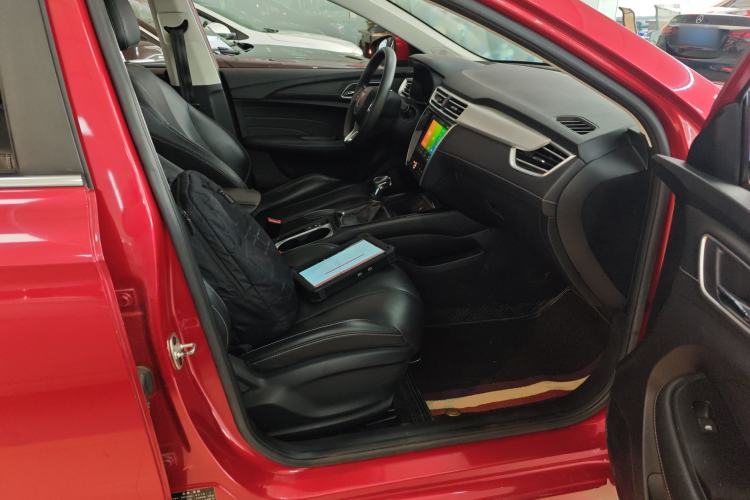 Used Roewe i5 2020 1.5L Automatic 4G Connect Luxury Flagship Edition
