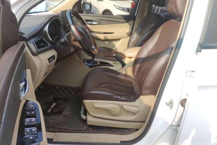 Used Baojun 730 2017 1.5T Manual Fashion Version 7 Seats China V Emission Standard
