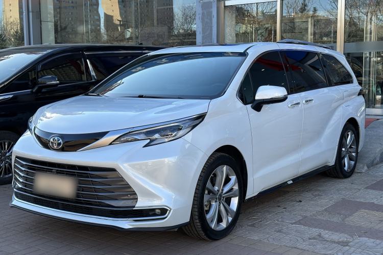 Used Toyota Sienna 2023 2.5L Hybrid Ultimate Edition