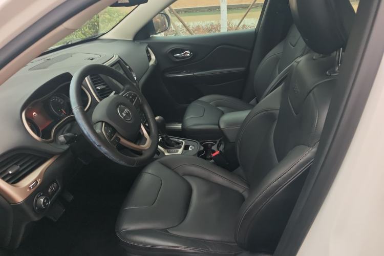 Used  Cherokee 2016 2.0L Superior Edition
