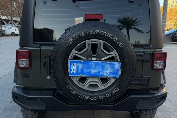 Used  Wrangler 2014 3.0L Sahara Four-Door Edition