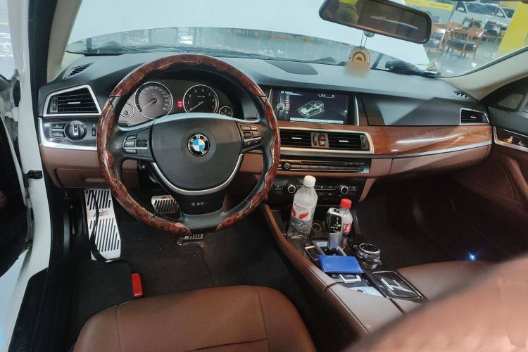 Used BMW 5 Series 2014 525Li Leading Model
