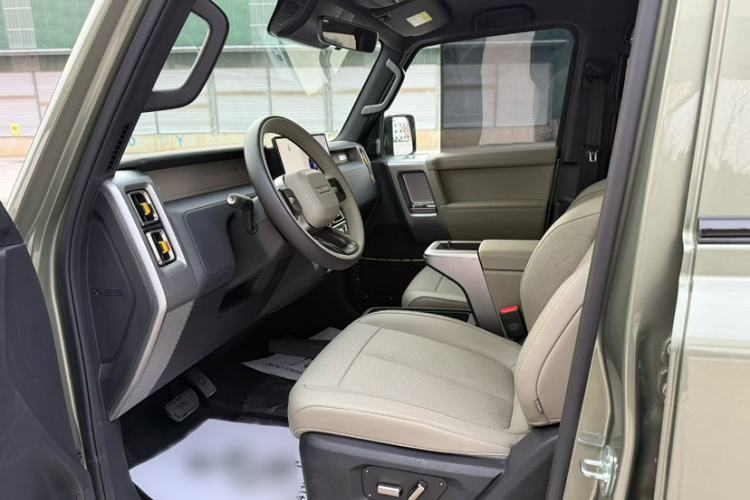 Used  V23 2025 401 Two-Wheel Drive Advanced Edition
