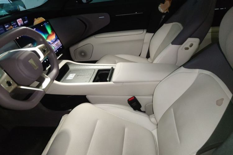 Used  12 2023 700 Three-Laser Rear-Wheel Drive Luxury Edition
