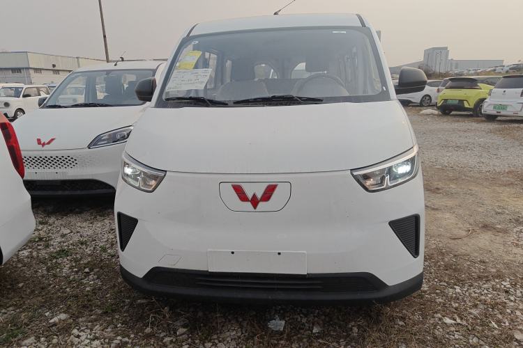 Used Wuling Yangguang 2024 300KM Comfort Version Passenger Van 75kW
