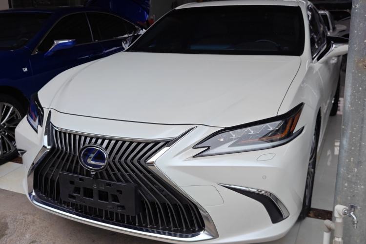 Used Lexus ES 2020 300h Premium Edition