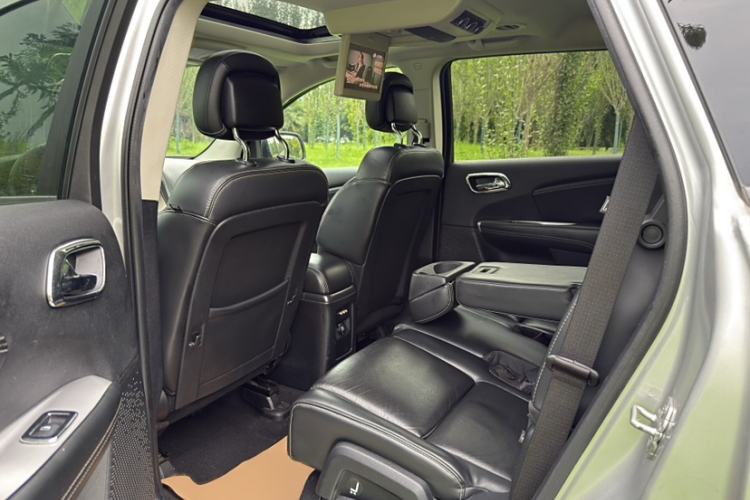 Used Dodge Journey 2013 2.4L Two-Wheel Drive Luxury Version
