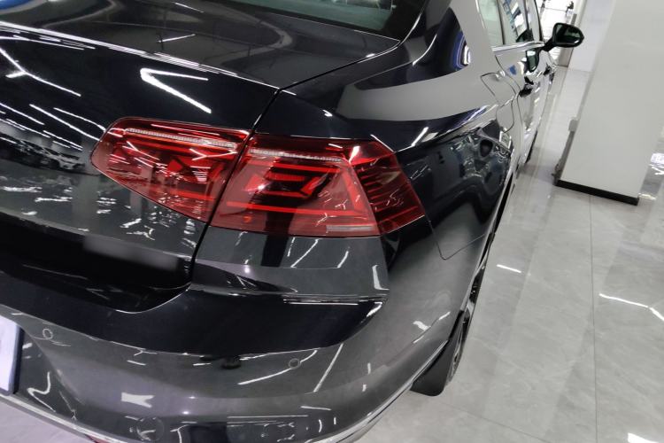 Used Volkswagen Magotan 2023 2 Million Units Limited Edition 330TSI DSG Leading Version
