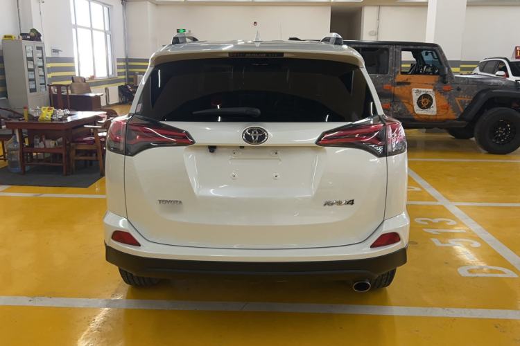 Used Toyota RAV4 2019 2.0L CVT Two-Wheel Drive Pioneer Edition China V Standard