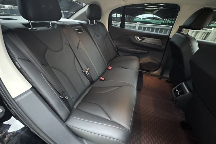 Used Hongqi E-QM5 2022 431 km Charge & Enjoy Edition
