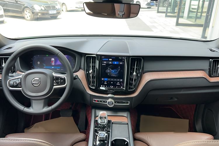 Used Volvo XC60 2023 B5 4x4 Smart Luxury Edition

