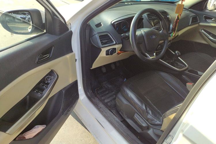 Used Ford Escort 2015 1.5L Manual Comfort Model
