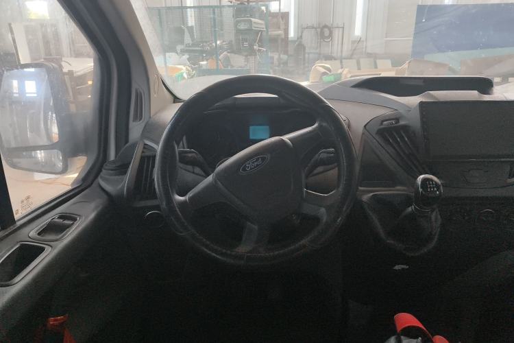 Used Ford Transit 2017 2.0T Diesel Multi-Purpose Commercial Vehicle Short Wheelbase Low Roof China V Standard